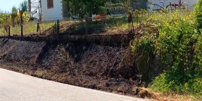 incendio a ridosso delle abotazioni