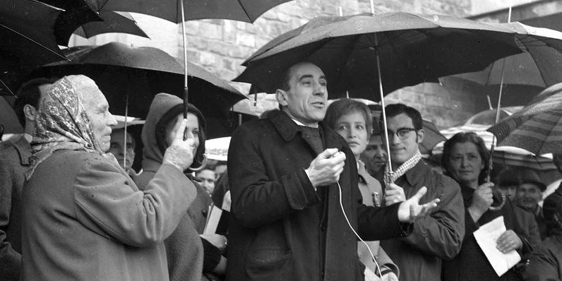 In foto Don Enzo Mazzi alla fine degli anni '60