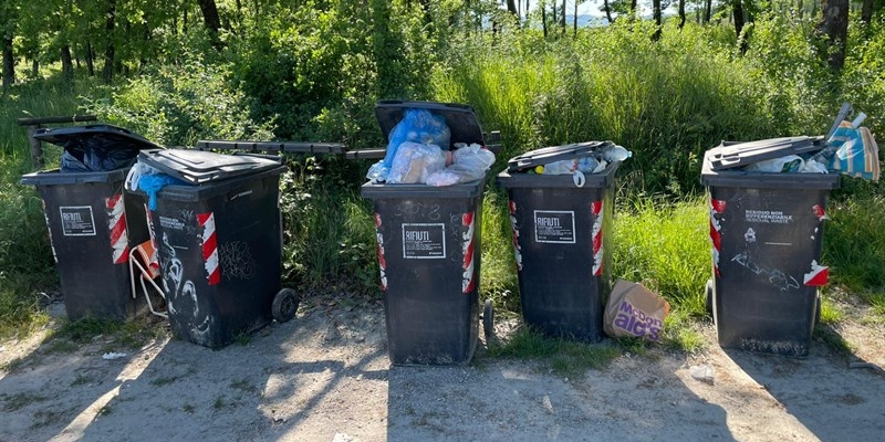 Rifiuti non ritirati a Bilancino