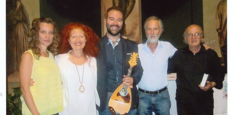 Foto ricordo a Castagno d’Andrea dopo il concerto con i genitori di Alesia; da sinistra Simonetta, fidanzata del maestro Palladino, Anna Corallo, il maestro Tiziano Palladino,