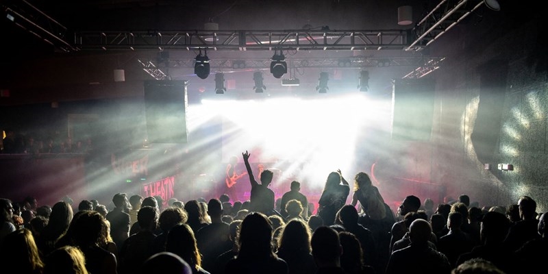 Firenze, incendio al Viper Theatre, grande successo per l'aiuto on line