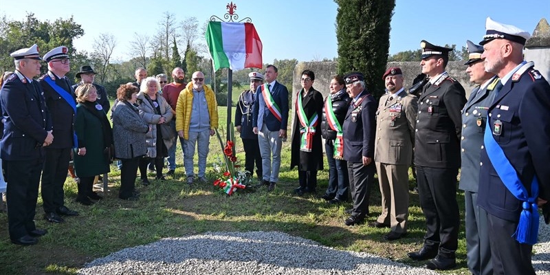 Scarperia e San Piero rende omaggio a Luigi Lapucci: intitolata la piazzetta al militare simbolo di coraggio