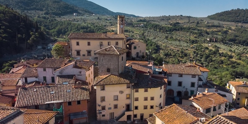 A San Francesco di Pelago inaugurato il Murales “Abbraccia Pelago”, simbolo di comunità e rigenerazione urbana