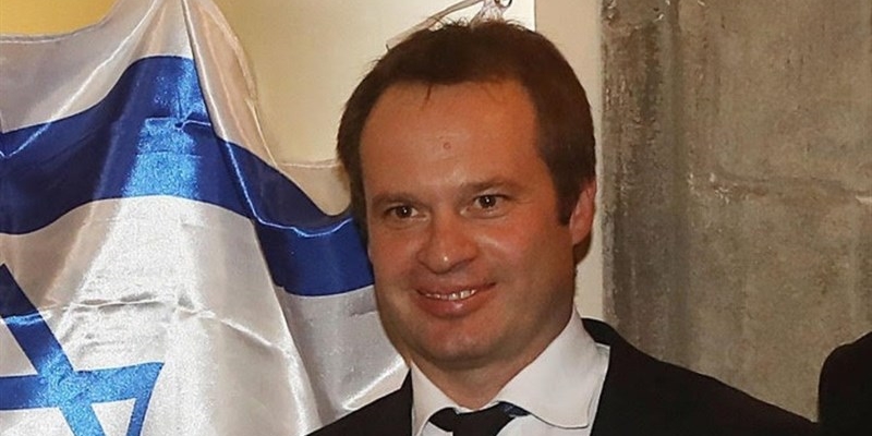 Marco Carrai finisce nel mirino dei Pro Pal e sciocca la politica. Fondazione Meyer, lettere per Carrai: "Fermiamo l’epurazione, deve restare"