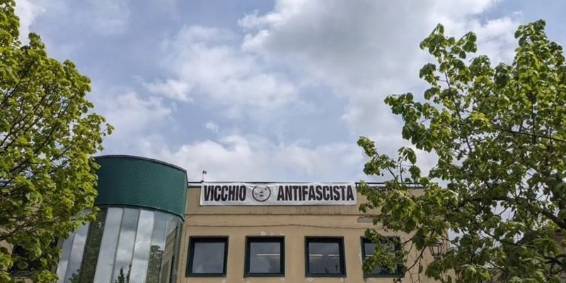 Lo striscione esposto per l'occasione