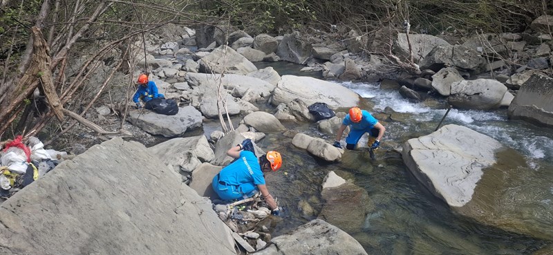 Volontari a ripulire il Rovigo