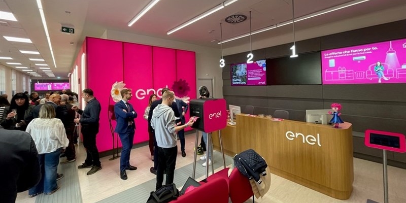 Innaugurato in via Corridoni l'innovativo store al servizio delle imprese e dei cittadini 