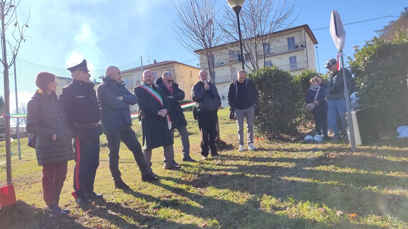 La cerimonia dell'intitolazione del campetto