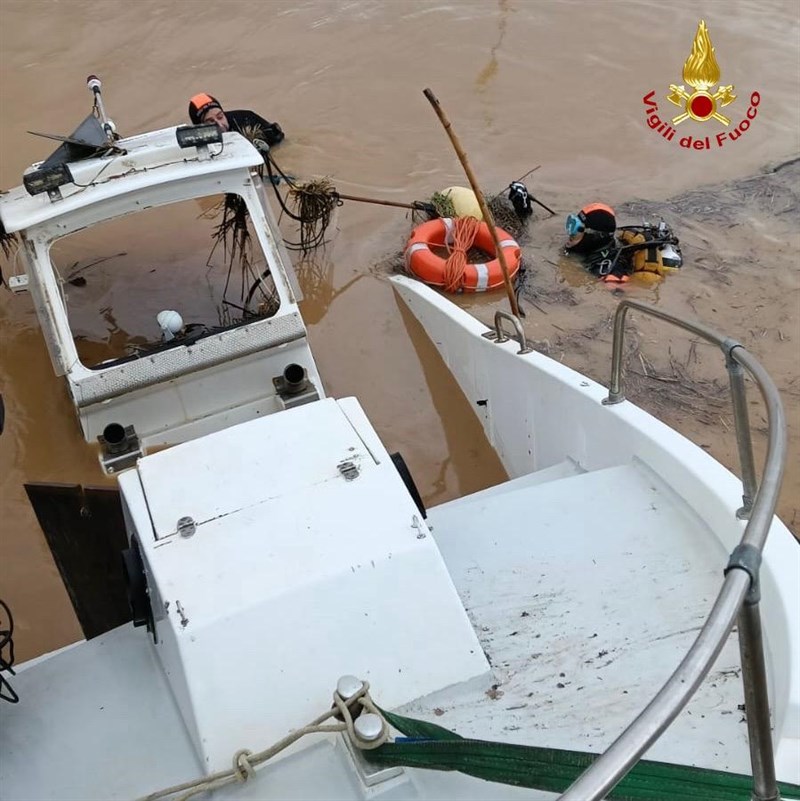 L'intervento nel porto di Talamone