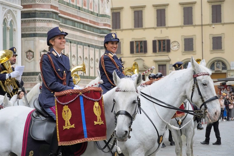 Bellissima cavalcata per Firenze