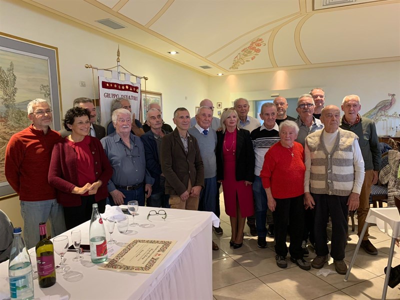 Foto di gruppo durante il pranzo Fratres 2024