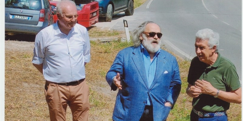 Pierluigi Guasti a sinistra e Renzo Marinai a destra insieme al grande e noto stilista Stefano Ricci: