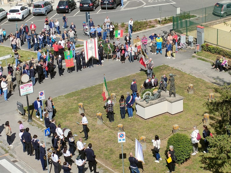 Panoramica davanti al Monumento alla Resistenza