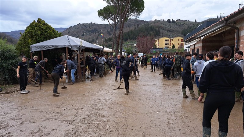 Alluvione Valdisieve 2025, volontari in azione nei Comuni colpiti dal maltempo