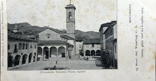 La grande vasca con il getto nella piazza di Firenzuola. 