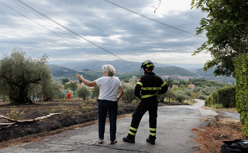 Operazioni di spegnimento dell'incendio a Galiga, nel Comune di Pontassieve