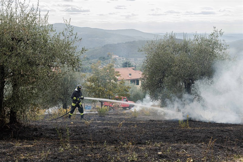 Operazioni di spegnimento dell'incendio a Galiga, nel Comune di Pontassieve