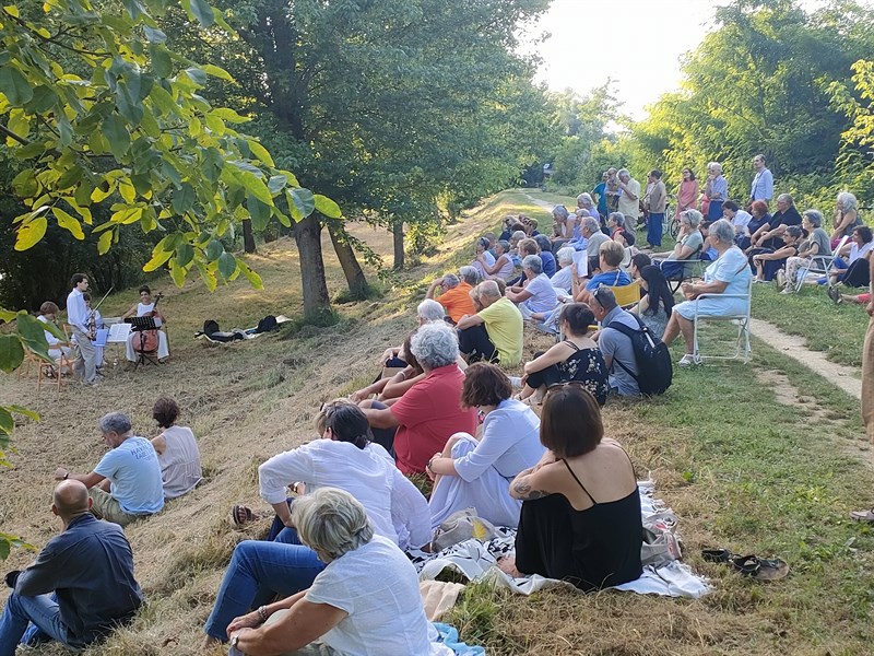 Un particolare del pubblico presente sui bastioni della Sieve 