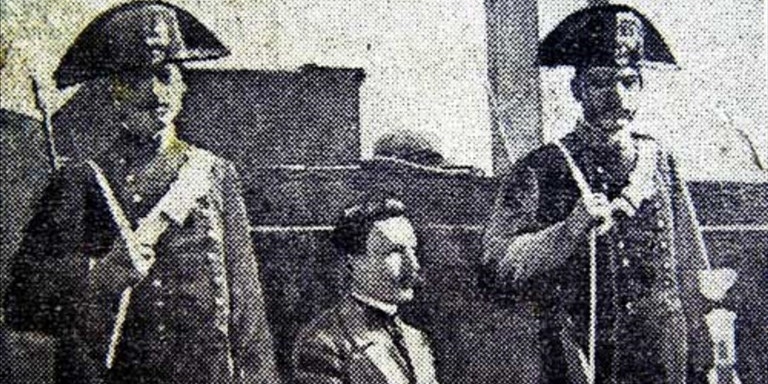 1911, Vincenzo Perruggia ruba la Gioconda, nella foto una fase del processo