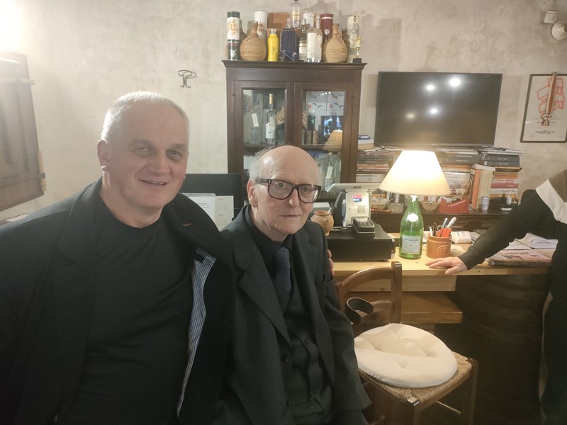 Il parroco Don Soave Bogutyn Janusz con Saverio Carmagnini 