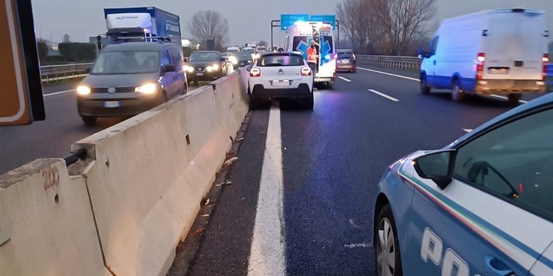 L’auto della polizia sul luogo dell’incidente 