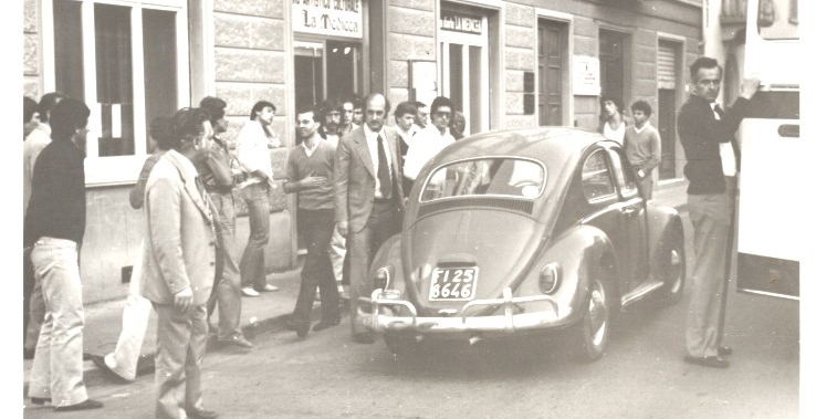 La squadra della Fiorentina giunge alla Galleria d’Arte la Medicea in via Bandini