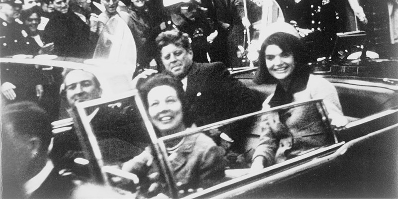 Il Presidente Kennedy pochi minuti prima dello sparo fatale