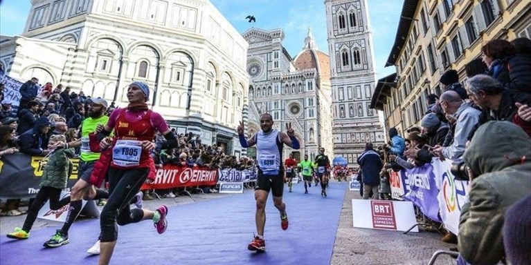 Domenica si corre la Firenze Marathon, percorso sui viali con partenza e arrivo in piazza Duomo