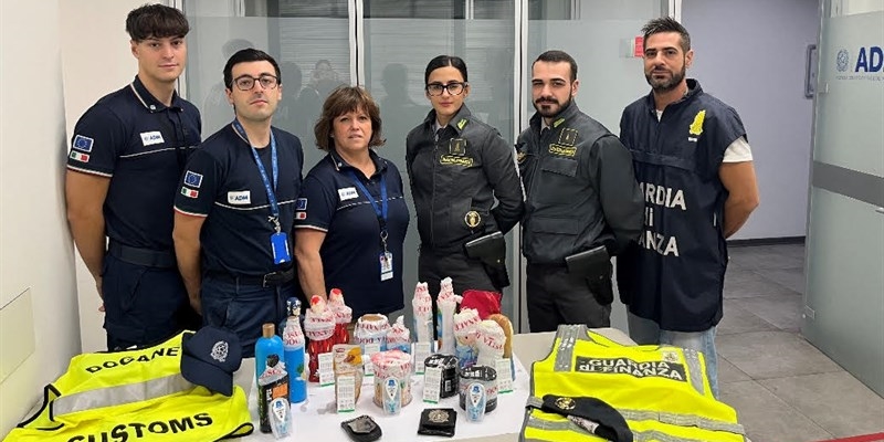 Aeroporto di Firenze, arrestato un passeggero con oltre 10 Kg di cocaina liquida