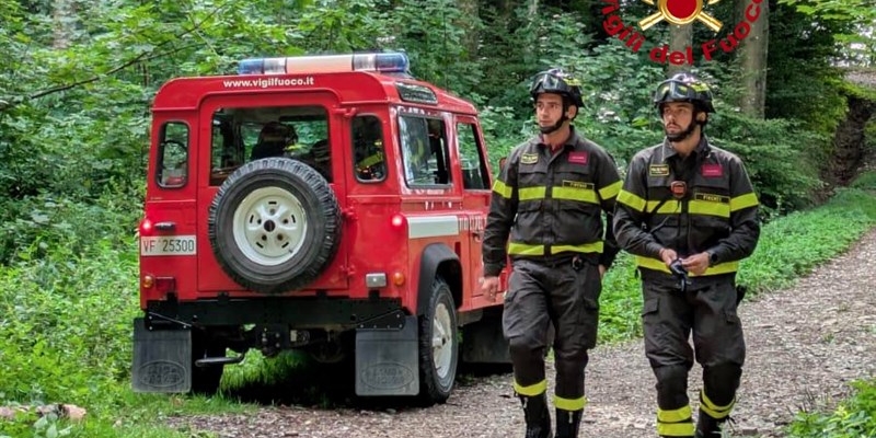 Intervento dei vigili del fuoco sulla via degli dei per il soccorso a un’escursionista