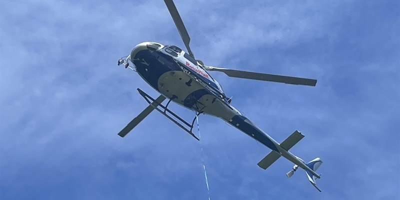 Via alle operazioni straordinarie sul Rovigo: elicottero in azione per rimuovere i rifiuti franati nel torrente