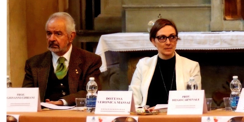 Il Prof. Giovanni Cipriani e la dott.ssa Veronica Massai durante la presentazione del libro a Borgo San Lorenzo