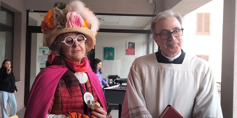 Zia Caterina ricevuta da don Luciano Marchetti  