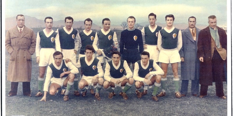 Ersilio Donatini secondo da sinistra accosciato. Il primo a sinistra in alto il babbo Donatello