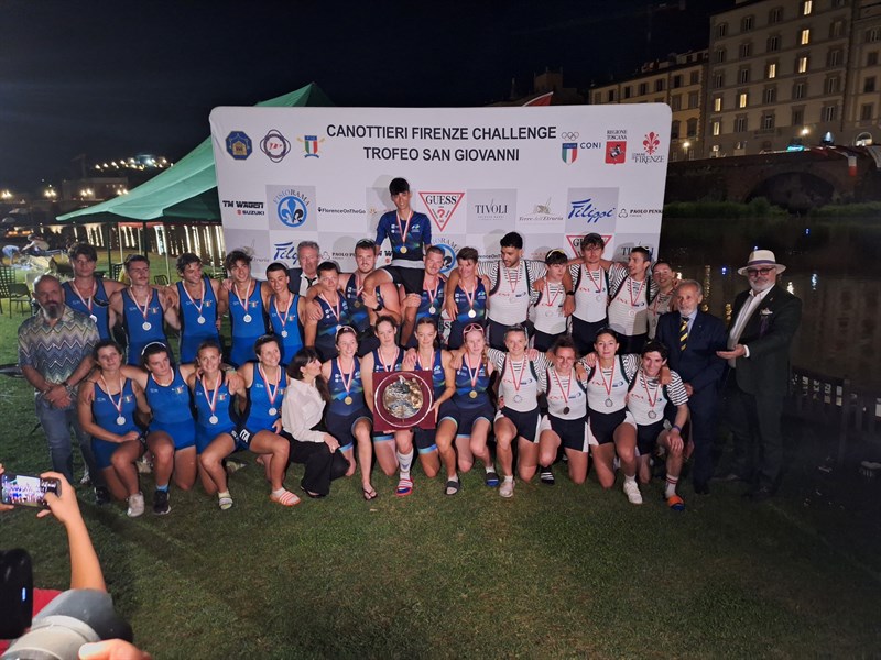 Foto di gruppo al Trofeo San Giovanni-Challenge Canottieri Firenze