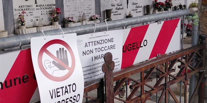 Cimitero di Barberino di Mugello, accesso vietato ai portici: protesta dei cittadini per la chiusura improvvisa