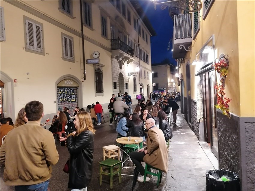 il caos in via Borgo la Croce