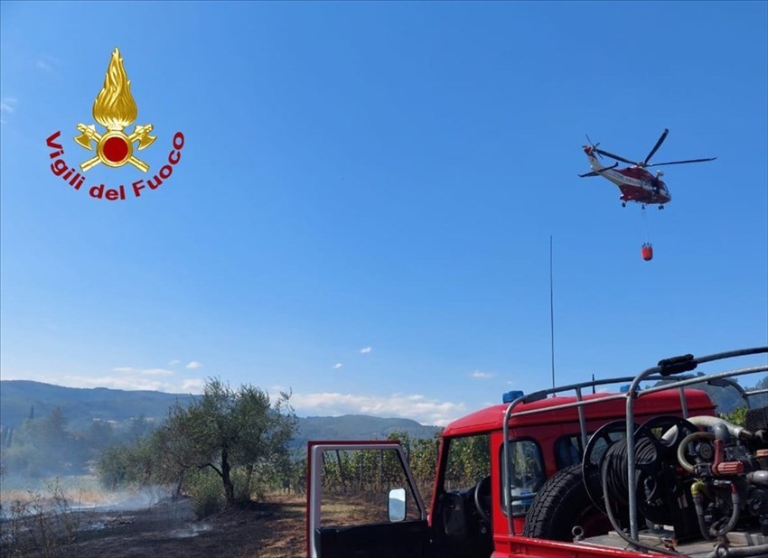 Incendio a I Veroni a Pontassieve: le operazioni di spegnimento dei pompieri