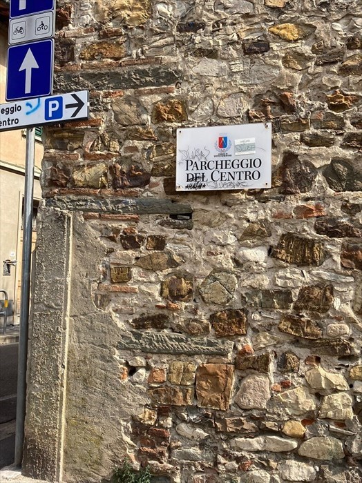 parcheggio via Gramsci