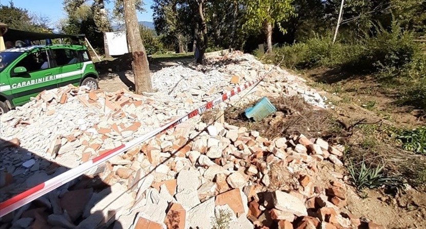 I rifiuti abbandonati a Biforco (Marradi)