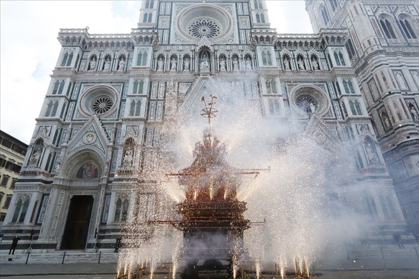 il carro prende fuoco alla perfezione