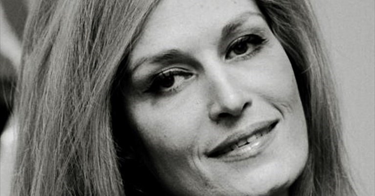 1987, muore suicida a Parigi Dalida