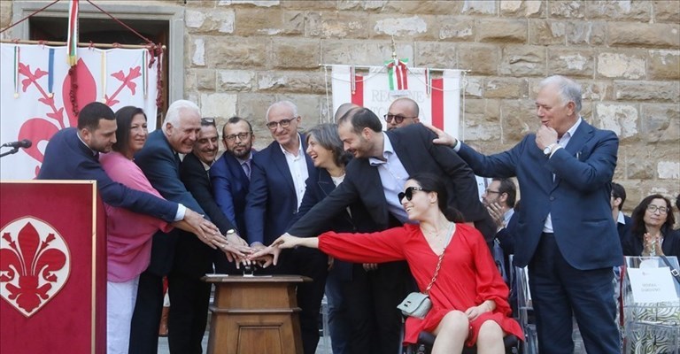 Il momento dell'annullo filatelico in Piazza della Signoria