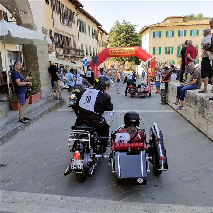 I coniugi  Norberto e Milena Bianchi abitanti Rovio (Svizzera) sul Side- Car BMW 600 cc.