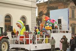 Il carnevale impazza! Tutte le foto della prima sfilata