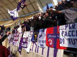 Calcio: la Fiorentina pareggia a Bari. La fotocronaca della trasferta vista dai tifosi