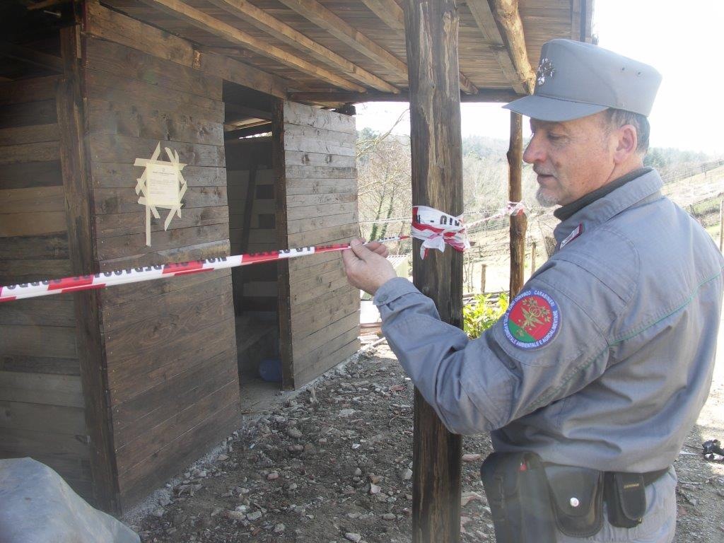 Costruisce senza permessi. 'Capanno' sequestrato a Caselline