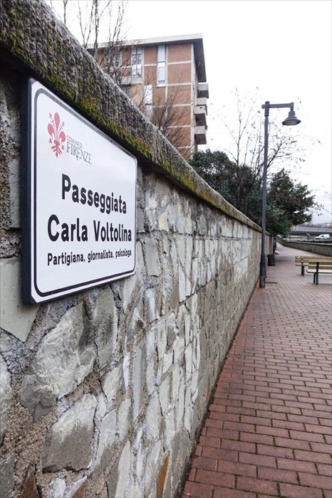 la passeggiata e la targa