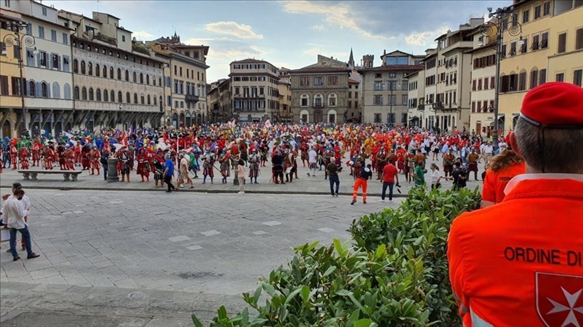 veduta della piazza dal sagrato