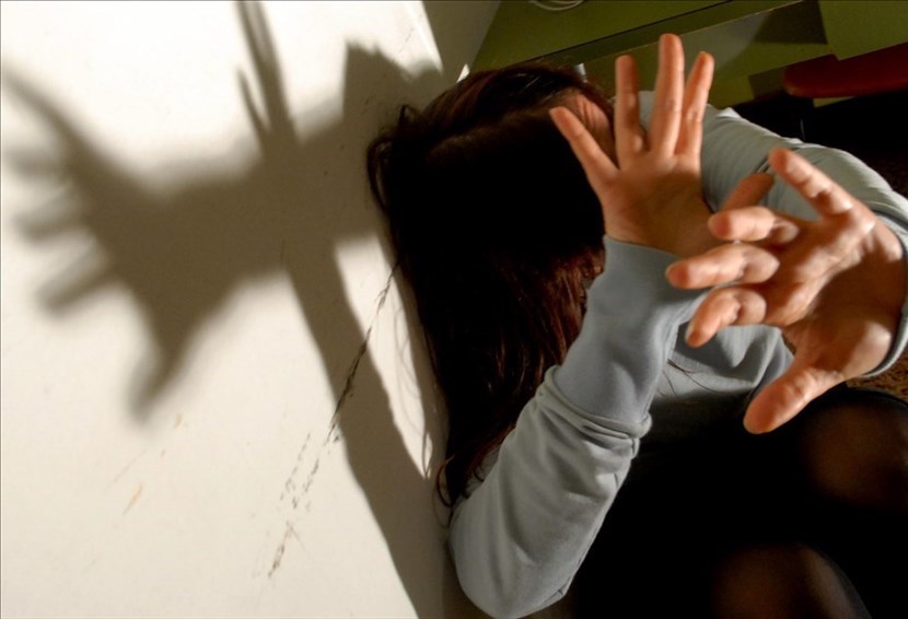 Campo di Marte. 19enne va a casa della ex, la picchia e tenta di violentarla